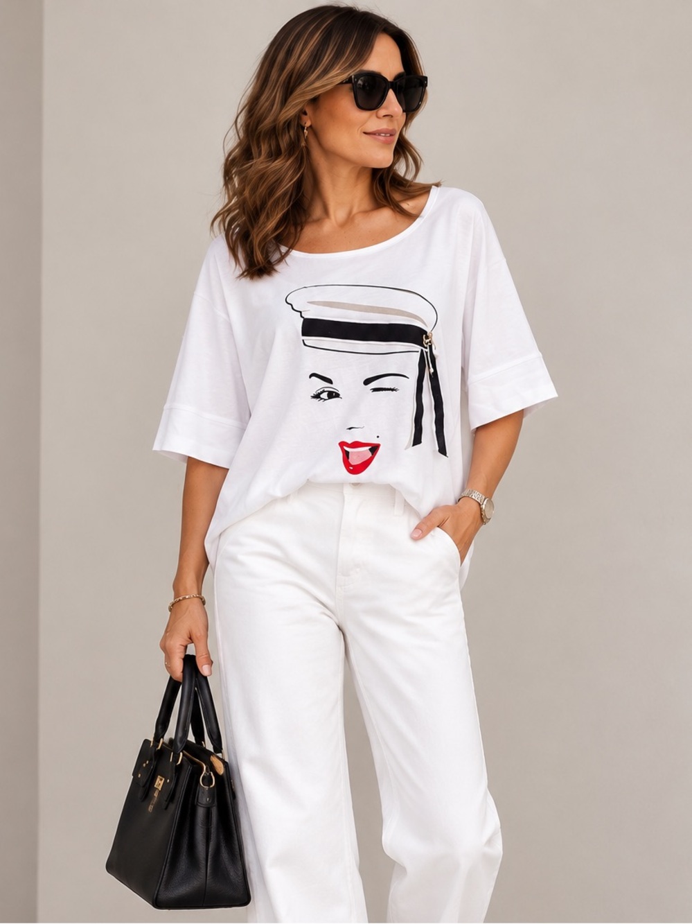 NWOT Newport News White 3D Graphic Top size large
